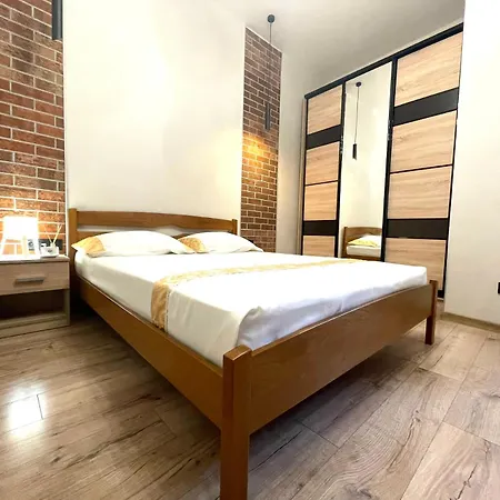 в центрі з двома ізольованими спальнями,вул замарстинівська *