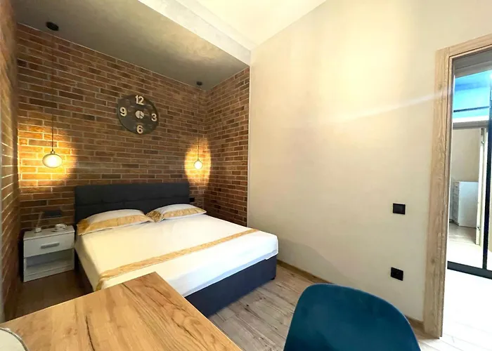 в центрі з двома ізольованими спальнями,вул замарстинівська Apartment