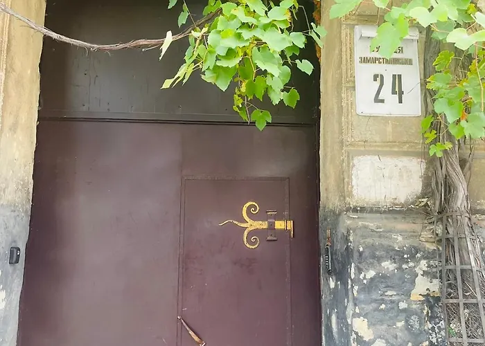 в центрі з двома ізольованими спальнями,вул замарстинівська Apartment *