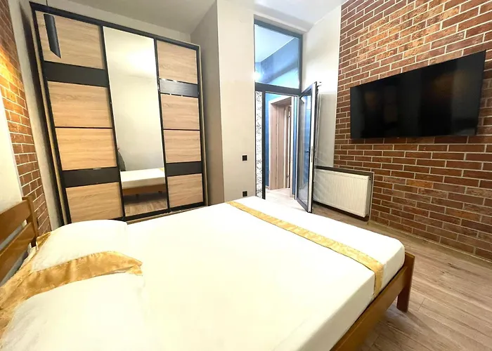 в центрі з двома ізольованими спальнями,вул замарстинівська Apartment *