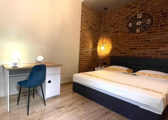 в центрі з двома ізольованими спальнями,вул замарстинівська *