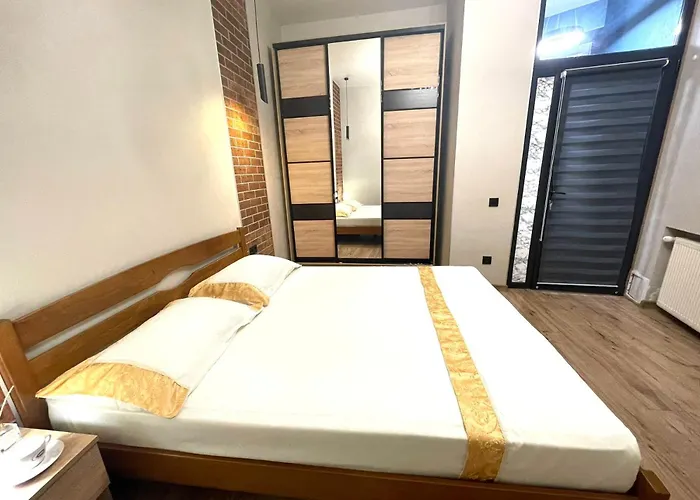 в центрі з двома ізольованими спальнями,вул замарстинівська * Leópolis