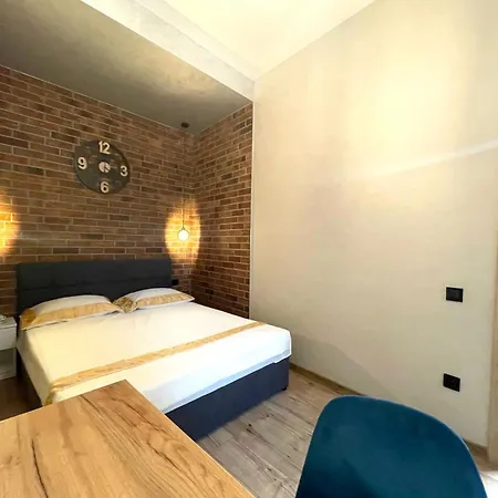 в центрі з двома ізольованими спальнями,вул замарстинівська Apartment