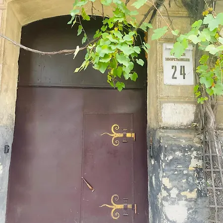 в центрі з двома ізольованими спальнями,вул замарстинівська Apartment *
