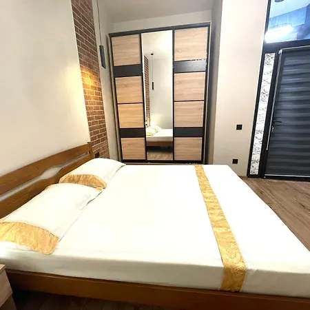 в центрі з двома ізольованими спальнями,вул замарстинівська * إلفيف