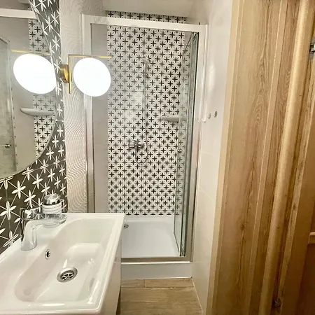 в центрі з двома ізольованими спальнями,вул замарстинівська Apartment Lviv