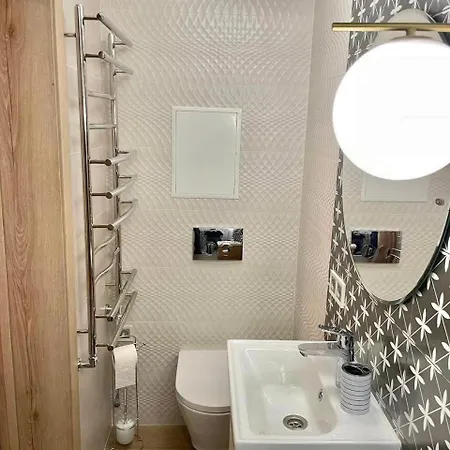 в центрі з двома ізольованими спальнями,вул замарстинівська Apartment *