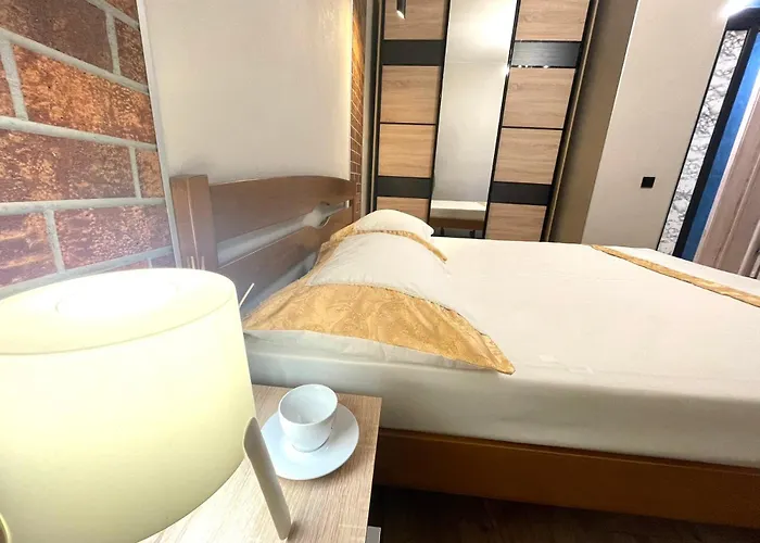 в центрі з двома ізольованими спальнями,вул замарстинівська * إلفيف